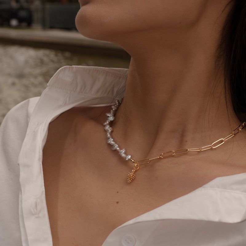 【Handcrafted Design】Pre-Xmas・Hazelnut Gray Pearl Necklace - สร้อยคอ - ไข่มุก สีทอง