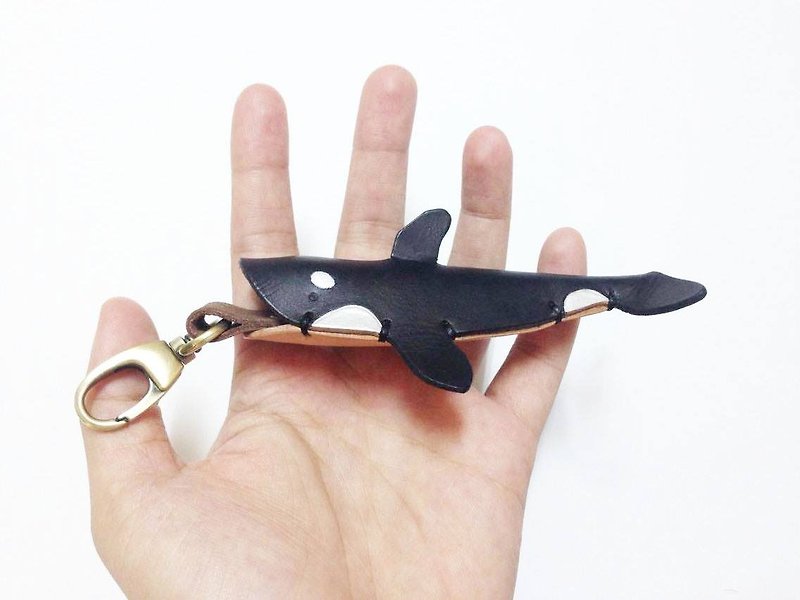 Original animal series killer whale (killer whale) pendant hanging buckle leather goods leather carving - พวงกุญแจ - หนังแท้ สีดำ