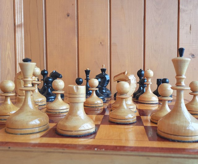 Medium Chess Board with Pieces