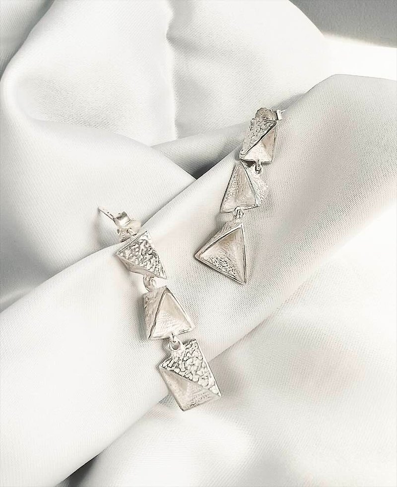 [Murayoshi Silver Jewelry] 925 sterling silver earrings, handmade earrings, the beauty of triangular geometry - Earrings & Clip-ons - Sterling Silver 