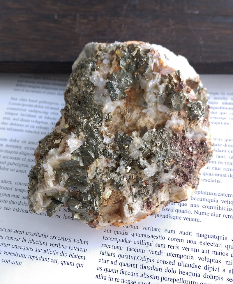 Quartz with Chalcopyrite 江西 水晶 黃銅礦共生 天然礦石 原礦 - 擺飾/家飾品 - 其他材質 
