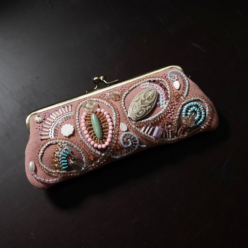 ビーズ刺繍の眼鏡ケース・ペンケースがま口 9 ピンク - 眼鏡盒/眼鏡布 - 棉．麻 粉紅色