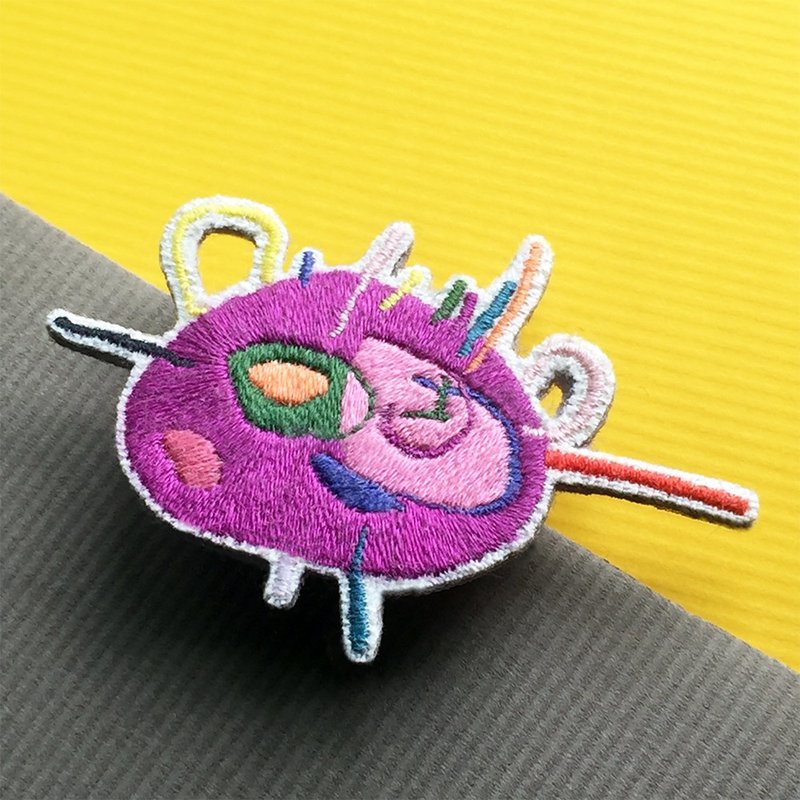 手工刺繡胸針/別針 小怪物大集合 1號 - 胸針 - 繡線 多色