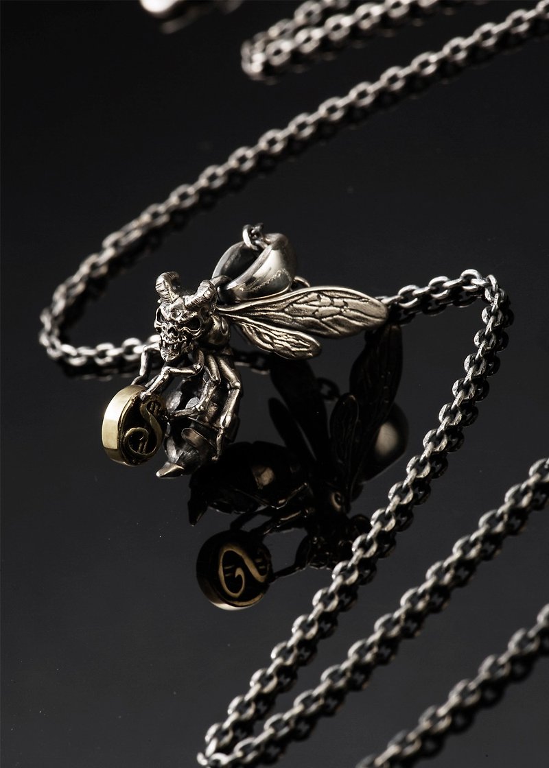 Skull Bee Pendant skull bee necklace | Standard Collection series - สร้อยคอ - เงินแท้ สีเงิน
