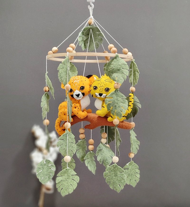leopard baby mobile Musical mobile crib Baby shower gift Nursery mobile Safari - 寶寶/兒童玩具/玩偶 - 其他材質 綠色