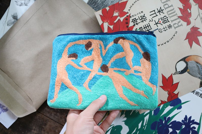 กระเป๋าปักลาย Dance by Henri Matisse - อื่นๆ - งานปัก สีน้ำเงิน