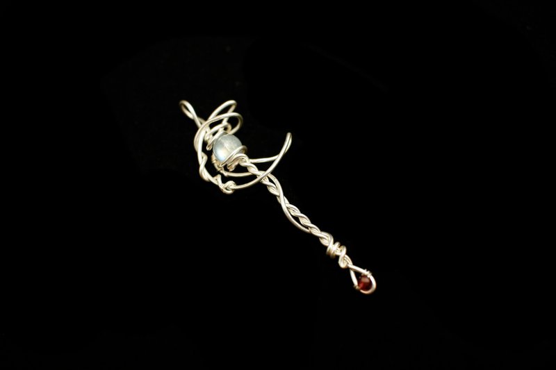 【Series of Crystal】Labradorite Magic stick + diamond cut Garnet Pendant - สร้อยคอ - เครื่องเพชรพลอย หลากหลายสี