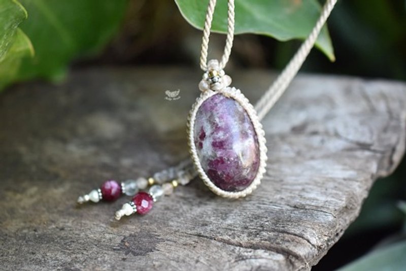 Scattered Miracle Ruby in Quartz Macrame Necklace 927 - สร้อยคอ - เครื่องเพชรพลอย 