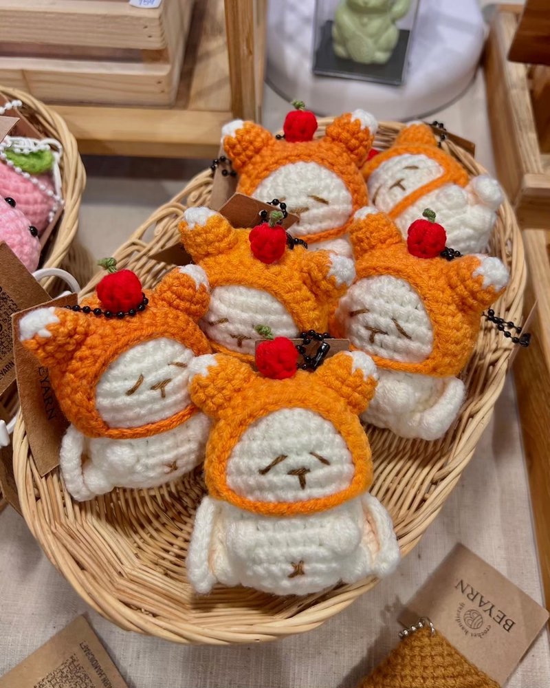 rabbit with hat - 鑰匙圈/鑰匙包 - 繡線 橘色