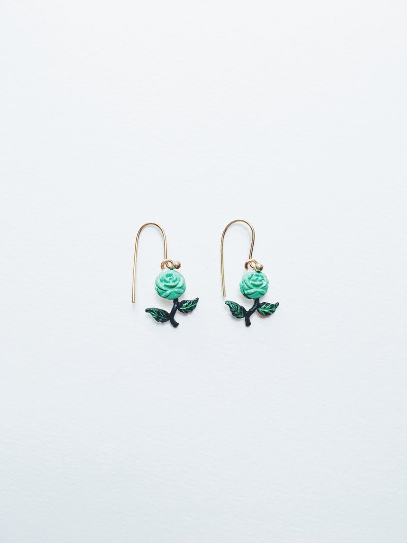 Hand-painted earrings-green roses - ต่างหู - ทองแดงทองเหลือง สีเขียว