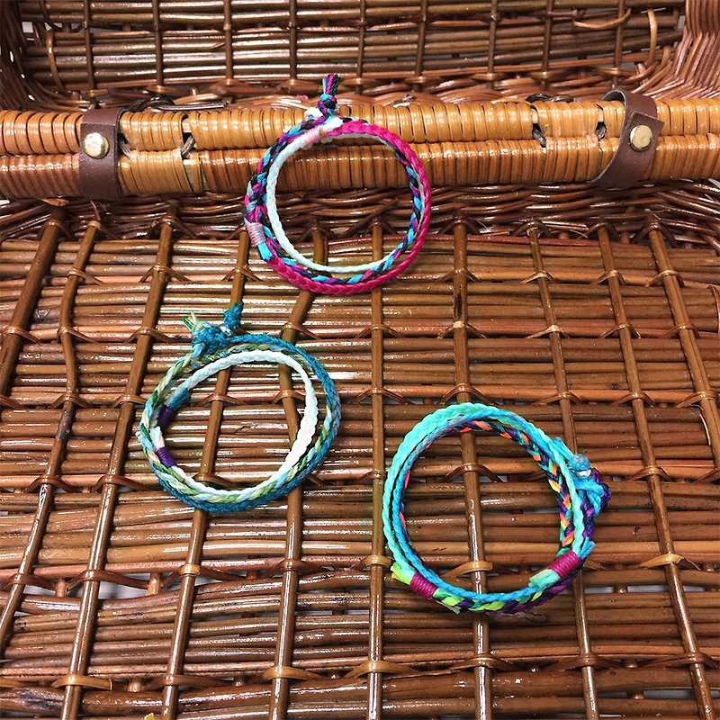 Dancing on the island / Dancing on the island Wax rope braided three-layer bracelet - Bracelets - Wax Multicolor