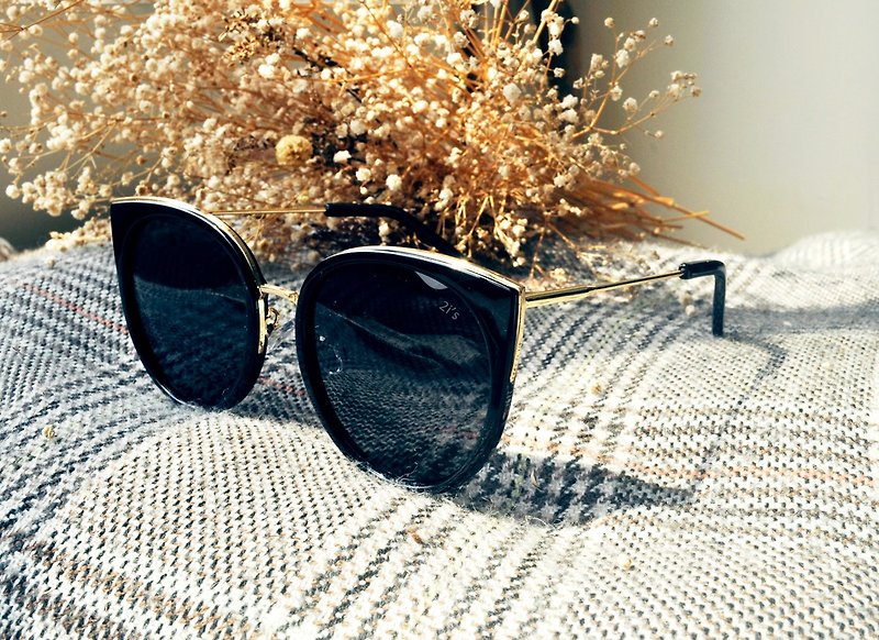 Sunglasses Polarized│Vintage Big Black Frame│UV400 Protection│2is ZoeD - Sunglasses - Plastic Black