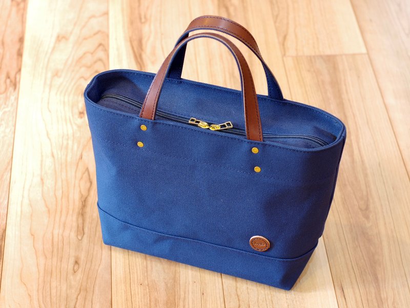 SALE レザーハンドル帆布トートバッグ S size (ZIP TOP) ネイビー - 手提包/手提袋 - 棉．麻 藍色