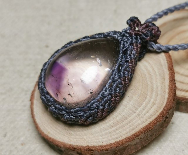 Necklace woven in macrame thread shops and amethyst natural stone