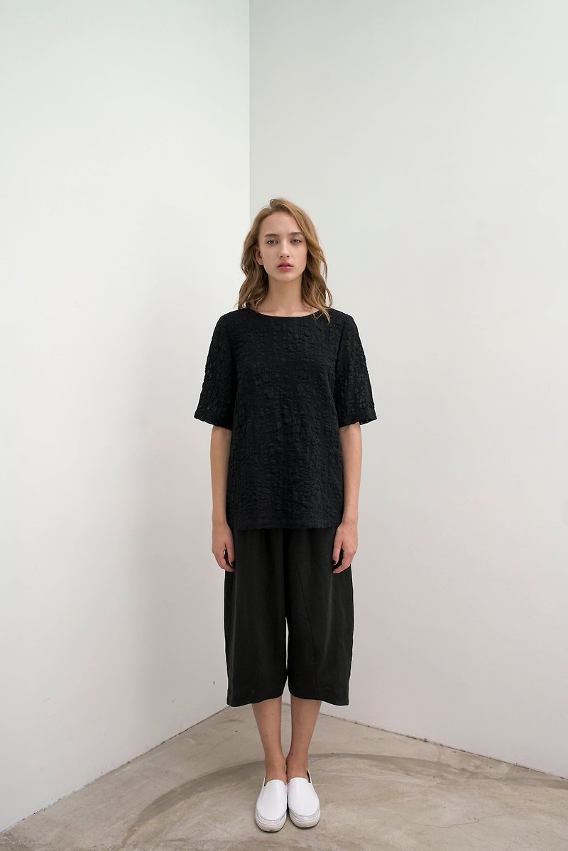 Black round neck. Pure linen breathable short sleeve top. Spring and Summer | Ysanne - Women's Tops - Cotton & Hemp Black