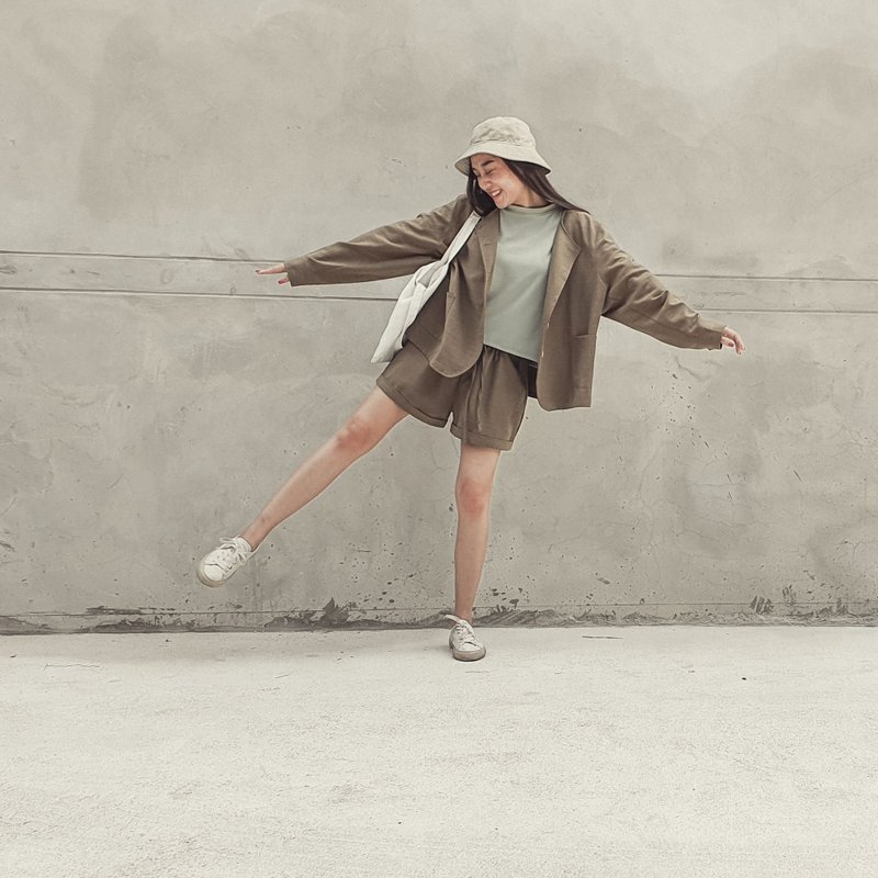 Good vibes set - Olive (Long sleeve shirt/Short pants) shirt/Culottes pants - 女上衣/長袖上衣 - 棉．麻 卡其色