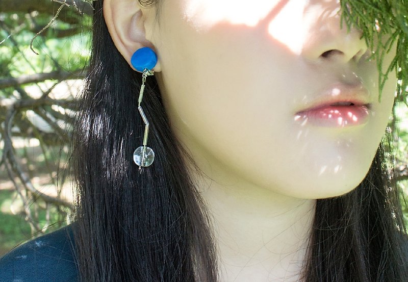 Refraction earrings/ Clip-On - ต่างหู - ดินเหนียว สีน้ำเงิน