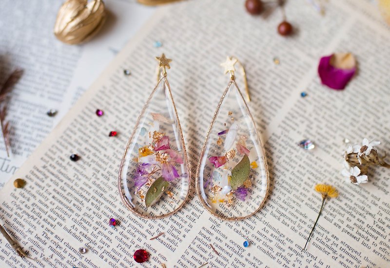 Temperament stars dripping dry flowers without flowers gold foil transparent resin earrings gift - Earrings & Clip-ons - Resin Gold