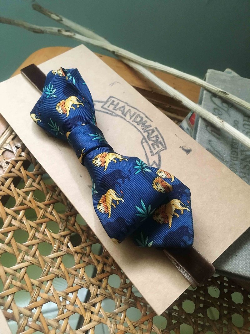 古董布花領帶改製手工領結-我們買了動物園-窄版 - 煲呔 - 絲．絹 藍色