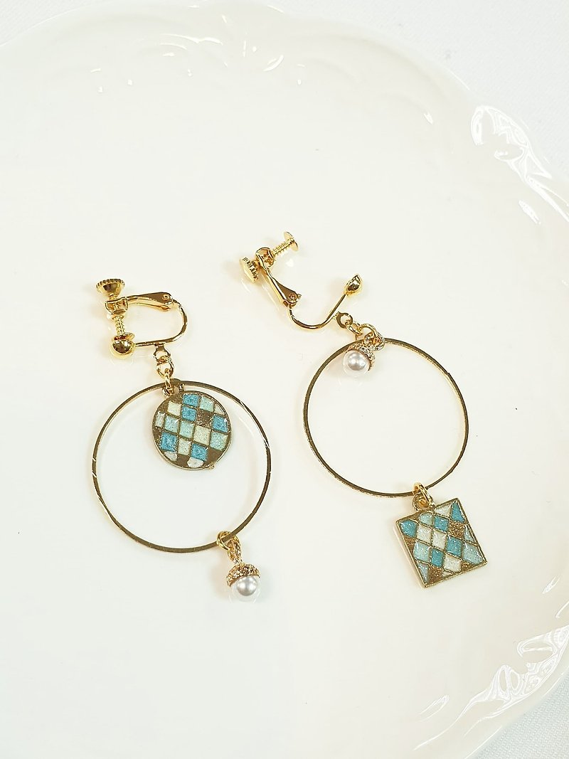 Paris*Le Bonheun. Checkered pattern. Color geometric earrings (ear pin / ear clip clip type) - ต่างหู - โลหะ หลากหลายสี