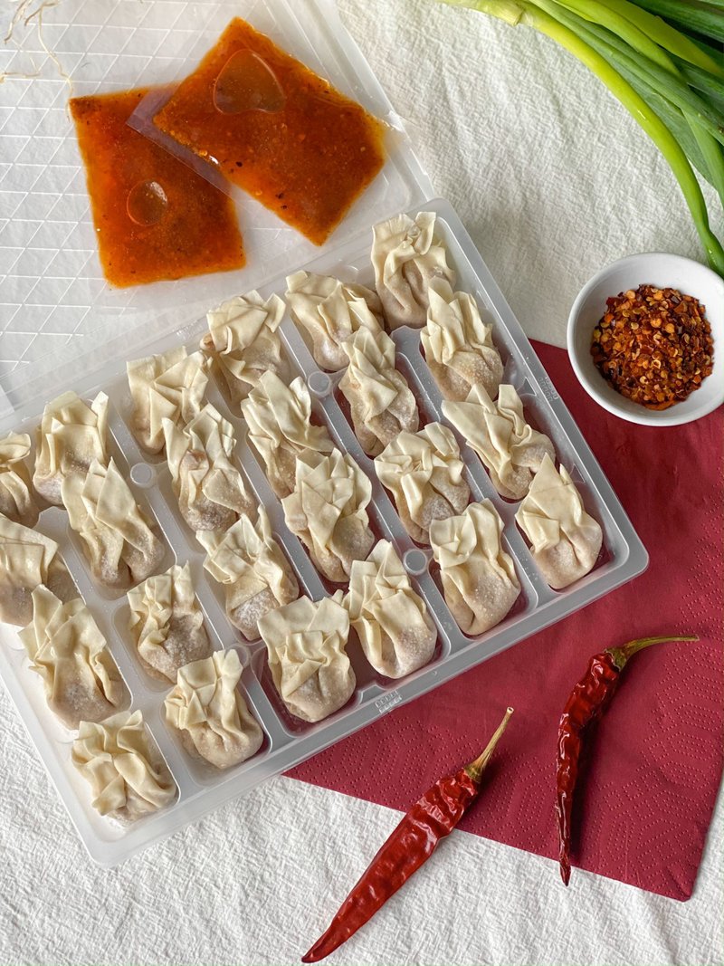 Handmade wontons with ancient flavor | Spicy red oil | Red oil hand | Set of three - Mixes & Ready Meals - Paper 