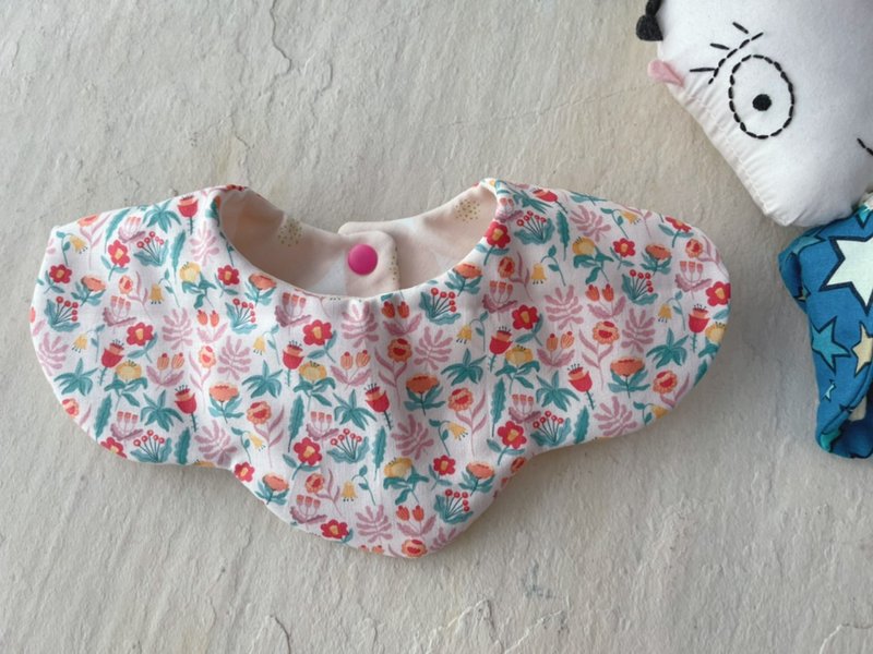 It's the world of flowers 360 degrees handmade cotton six-layer yarn petal ring bib/can be used on both sides - Bibs - Cotton & Hemp Multicolor