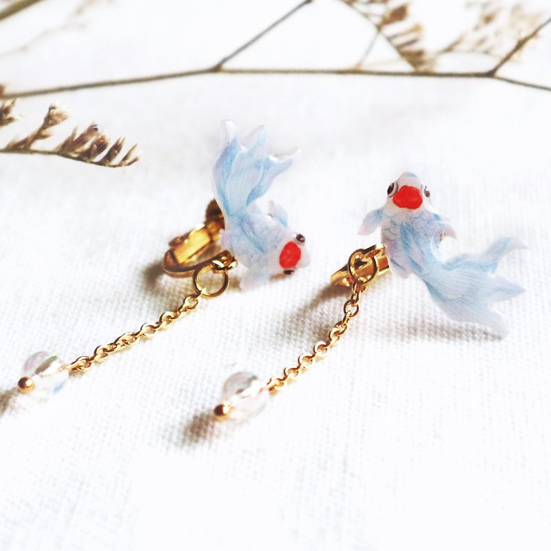 red crown goldfish earrings - ต่างหู - พลาสติก 