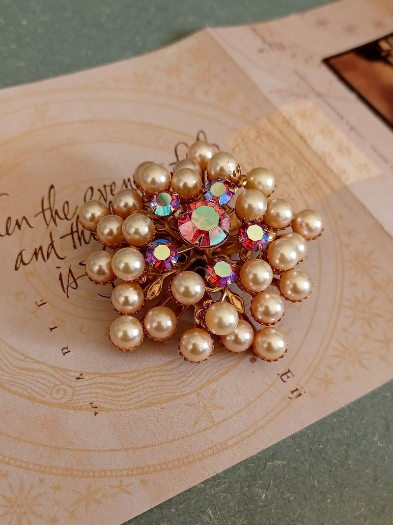 vintage jewelry 風華艷色珍珠極光萊茵 別針 - 胸針 - 其他金屬 