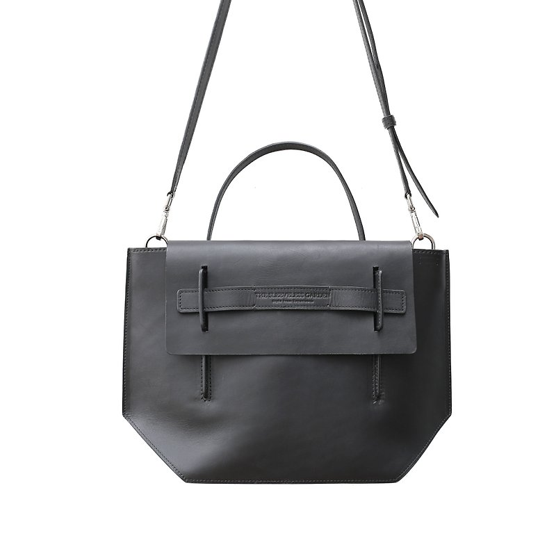 Latchel satchel leather bag /Black - กระเป๋าแมสเซนเจอร์ - หนังแท้ สีดำ