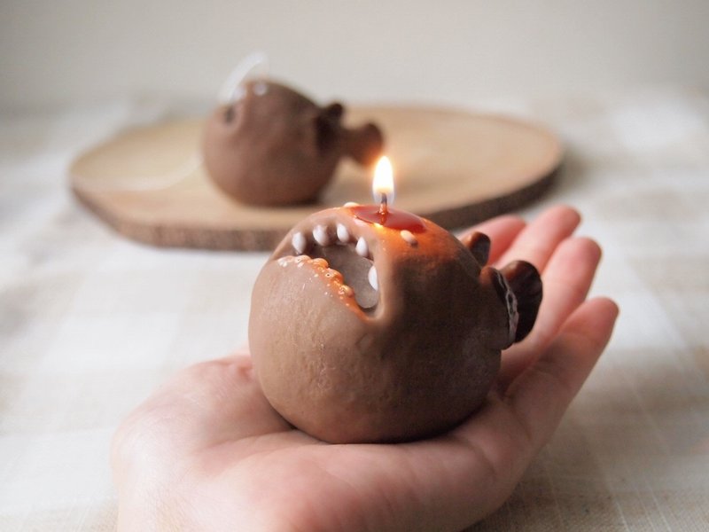 anglerfish candle - เทียน/เชิงเทียน - วัสดุอื่นๆ สีนำ้ตาล