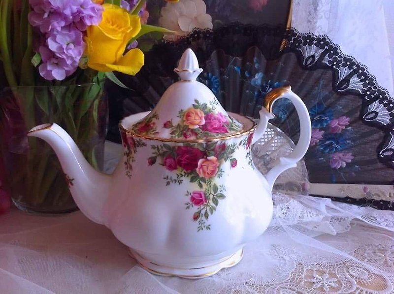 英國製皇家阿爾巴特Royal Albert 鄉村玫瑰花茶壺 - 咖啡壺/咖啡周邊 - 瓷 紅色