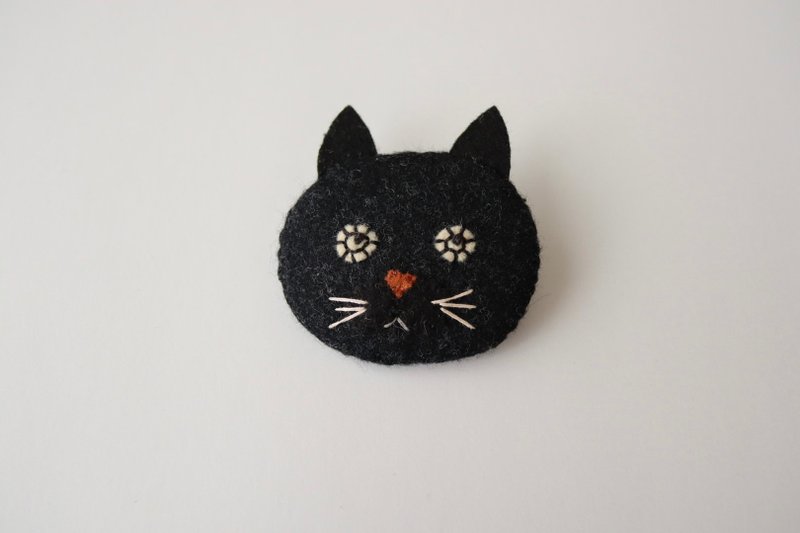 おとぼけ黒猫のブローチ - 胸針 - 羊毛 黑色