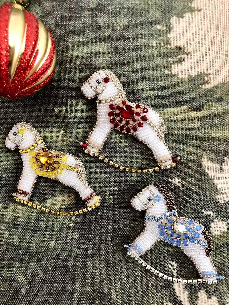 Wooden horse broach - Brooches - Glass Multicolor