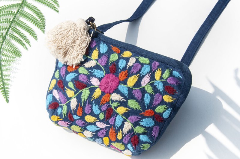 手縫純棉布側背包/刺繡斜背包/刺繡肩背包/indigo手縫藍染包-花朵 - 側背包/斜背包 - 棉．麻 多色