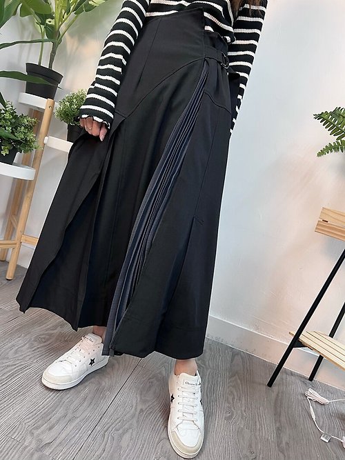 MOD Pleated Layer Skirt 22.152 - Black