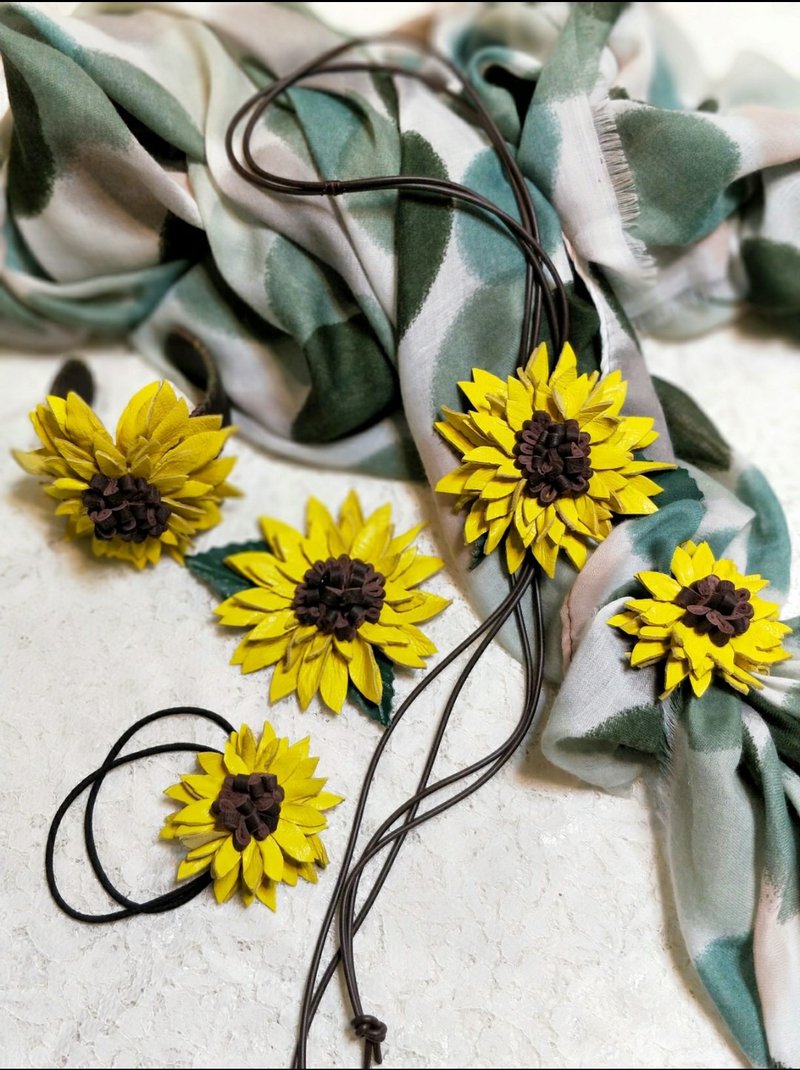 **Customized**Leather Sunflower Jewelry/Handmade Gift Order/Hand-stitched Leather - อื่นๆ - หนังแท้ สีเหลือง