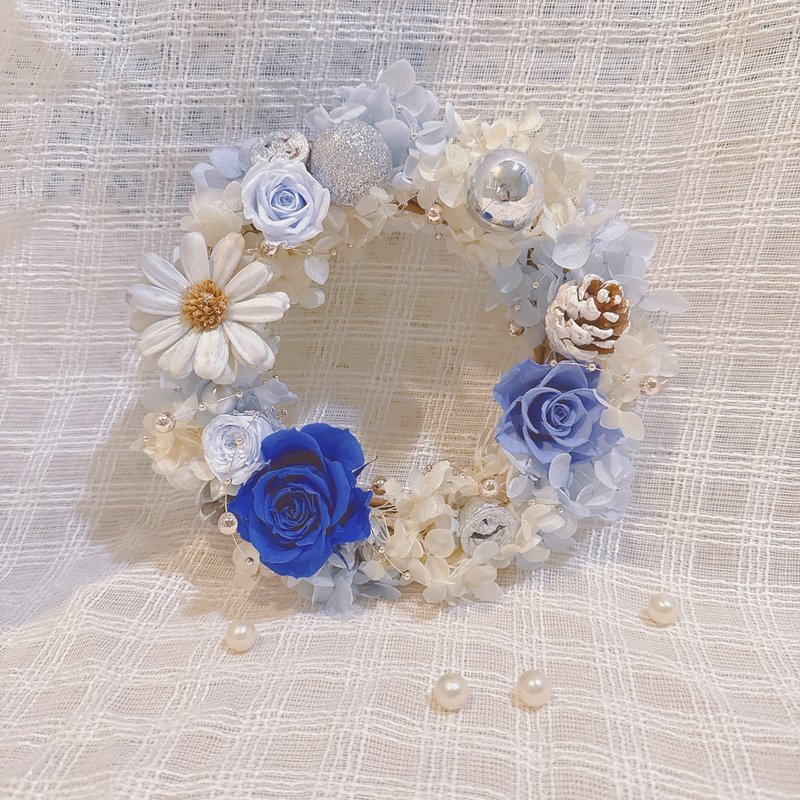 Snow Blue Elf Christmas Wreath - ช่อดอกไม้แห้ง - พืช/ดอกไม้ สีน้ำเงิน