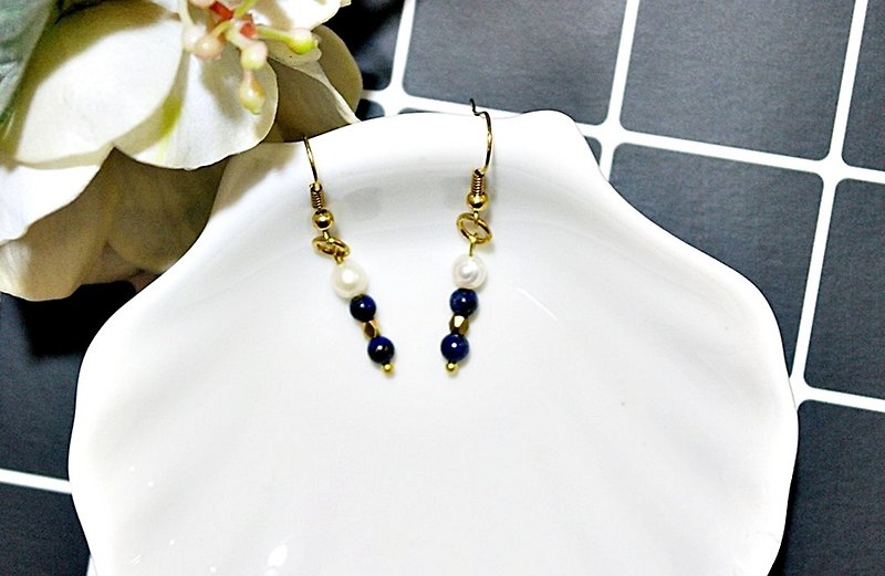 Bronze natural stone X <blue and white> - hook earrings - Earrings & Clip-ons - Gemstone Blue