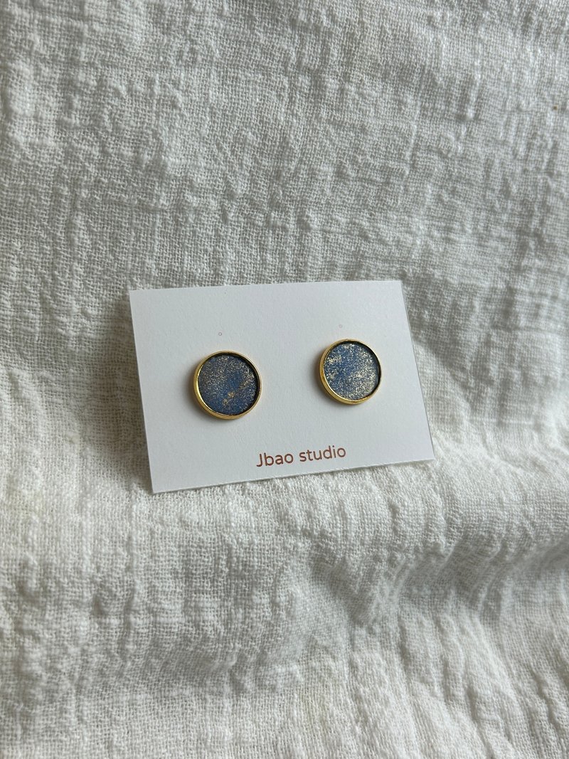 Blue and Gold Circular Minimalist Stud Earrings - ต่างหู - ทองแดงทองเหลือง สีน้ำเงิน
