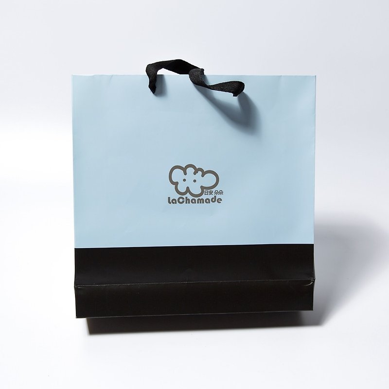 La Chamade  Classic Paper Bag - Gift Wrapping & Boxes - Paper White