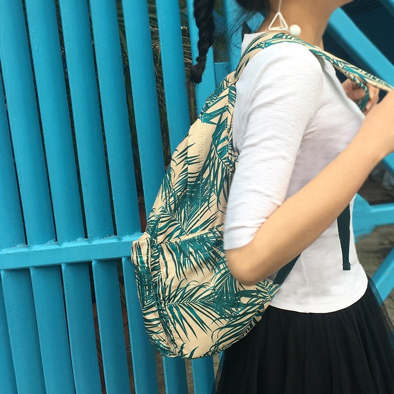 Autumn and winter new travel folding backpack watercolor autumn leaves bag female portable ultra-light retro style bag - กระเป๋าเป้สะพายหลัง - ไนลอน 