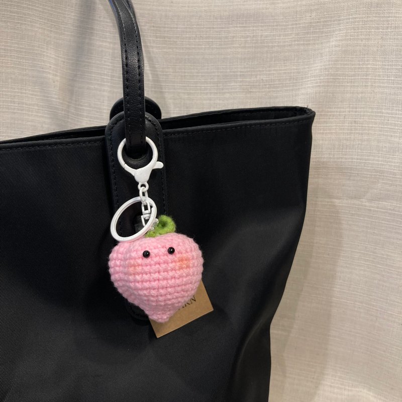 peach crochet keychain - 鑰匙圈/鑰匙包 - 棉．麻 粉紅色