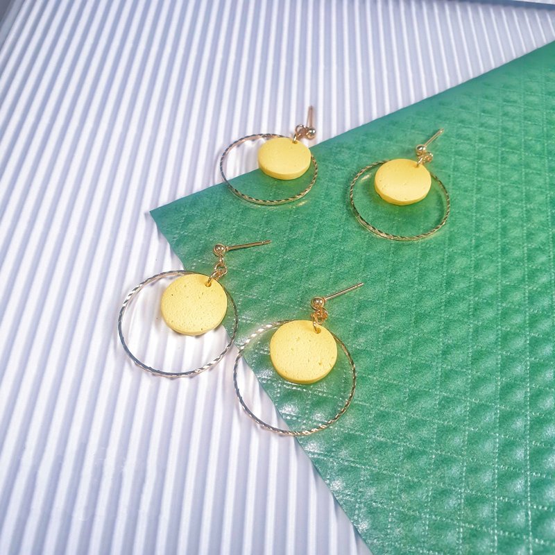 Lime is not sour | Yellow round + gold round frame style | Earrings/ear needles - Earrings & Clip-ons - Pottery 