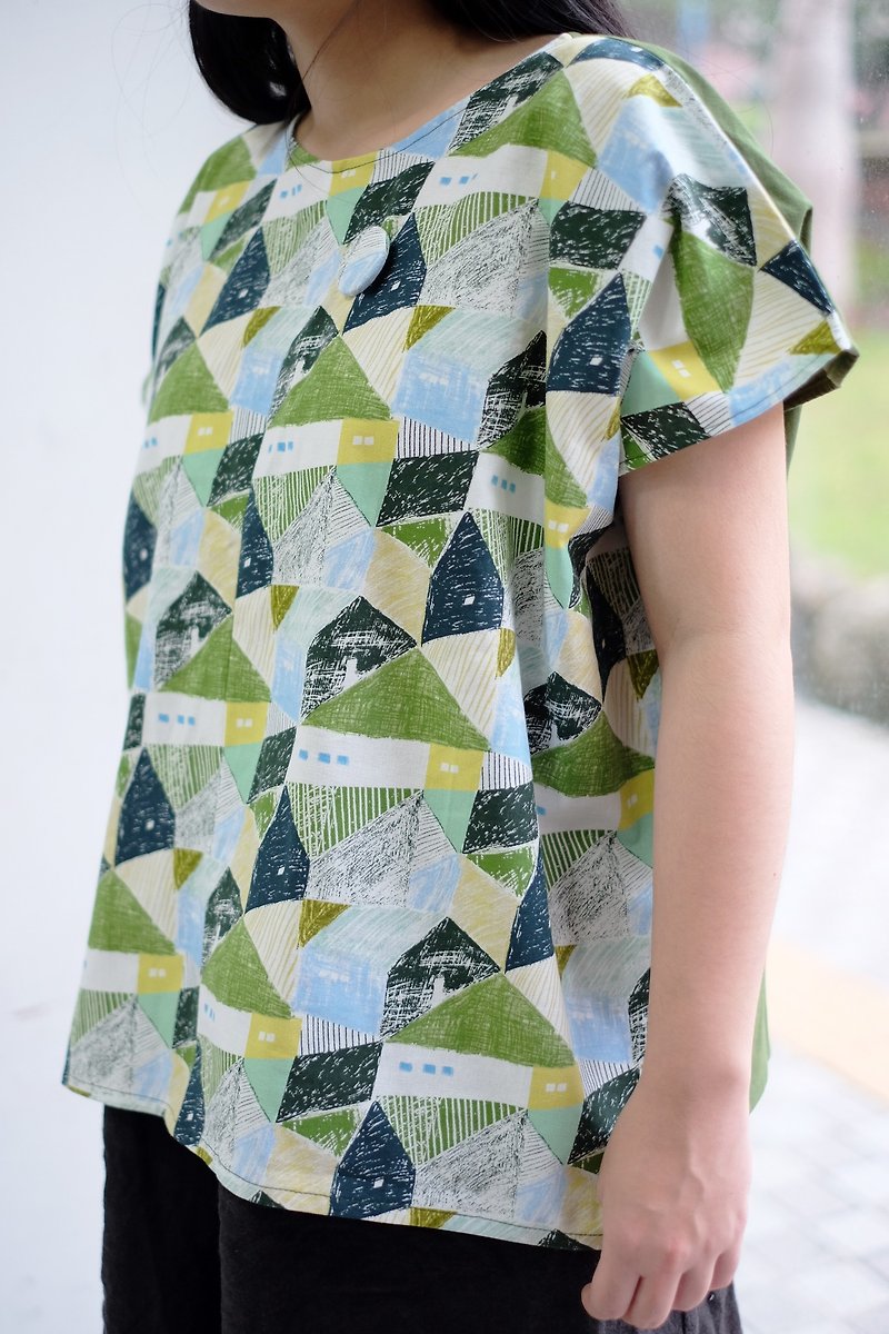 Japanese-style square clothing green world of our handmade custom-made shirt - Women's Tops - Cotton & Hemp Green