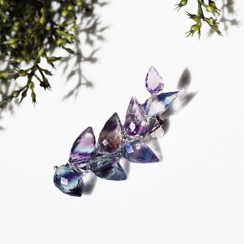 Fluorite kudzu flower lover brooch kudzu flower lover - เข็มกลัด - เครื่องเพชรพลอย สีม่วง