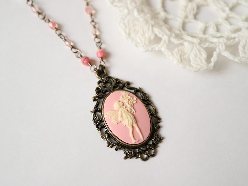 Cameo necklace fairy with flowers pink delicate fairy fairy painting fantasy fantasy romantic fairy tale children person boy girl flower bouquet butterfly - สร้อยคอ - วัสดุอื่นๆ สึชมพู