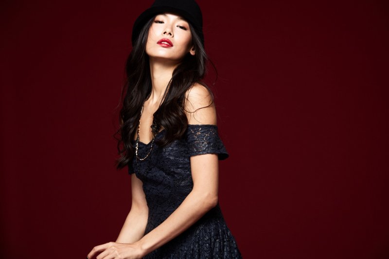 黑膠蕾絲。露肩長洋裝 - 洋裝/連身裙 - 聚酯纖維 黑色