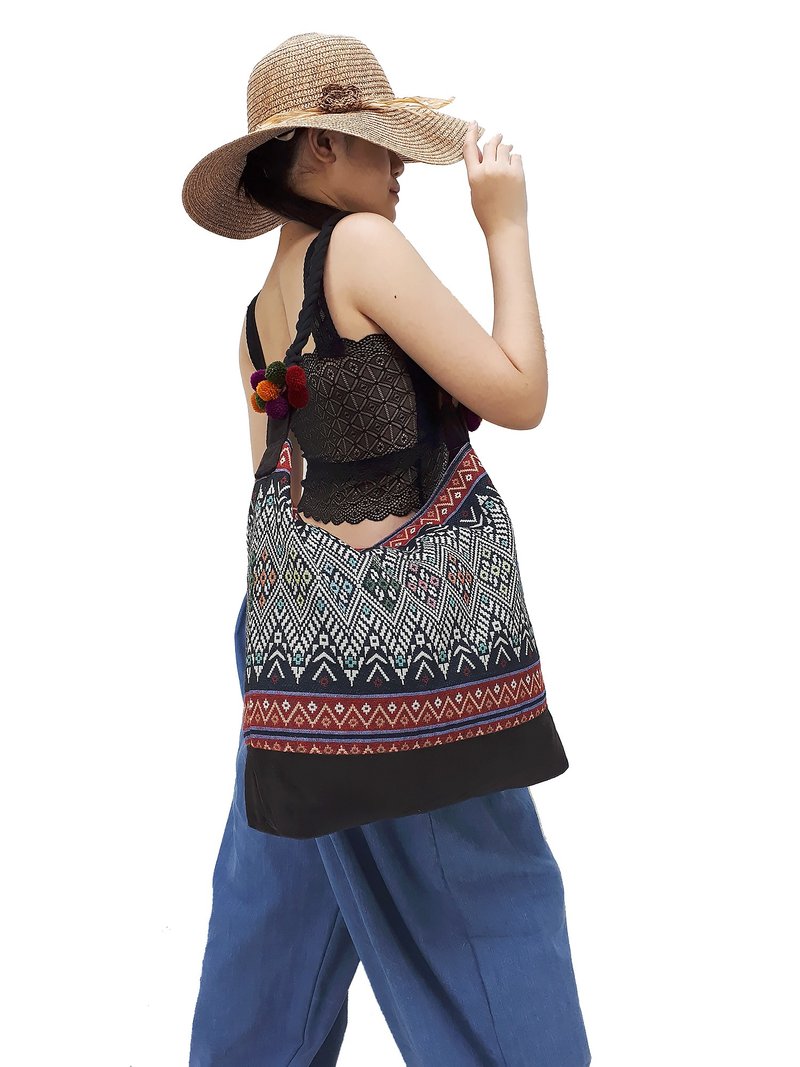 Woven Cotton Bag Tote bag Women bag Shoulder bag Shopping bag Pom Pom Strap - 其他 - 其他材質 多色