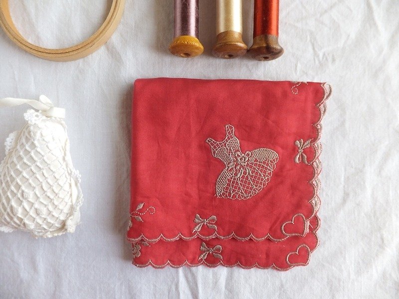 Lace Handkerchief   Embroidered Handkerchief : Tutu dress - ผ้าเช็ดหน้า - ผ้าฝ้าย/ผ้าลินิน สีแดง
