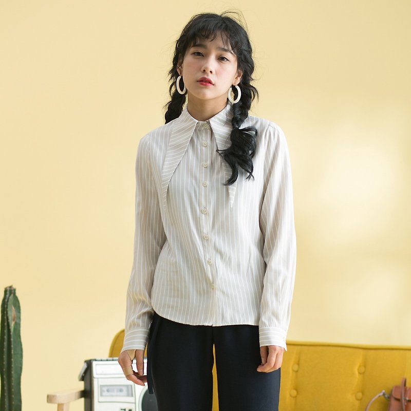 Autumn and winter women's new triangle collar striped shirt YMC8174 - Women's Shirts - Cotton & Hemp Khaki